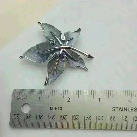 Kramer Brooch silver light blue enamel maple Leaf  brooch Pin - Picture 10 of 11